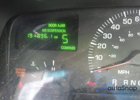 2001 Lincoln Town Car Signature from USA, damaged, VIN 1LNHM82W31Y732838